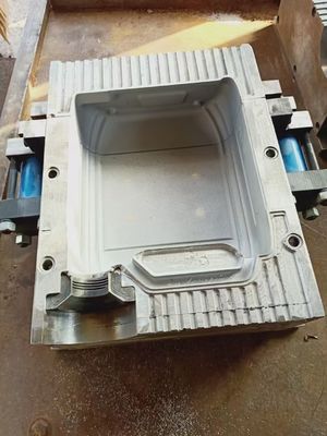 พลาสติก Stacking Bucket blowing Mold สําหรับเครื่องดื่มน้ําแร่และขวดไวน์